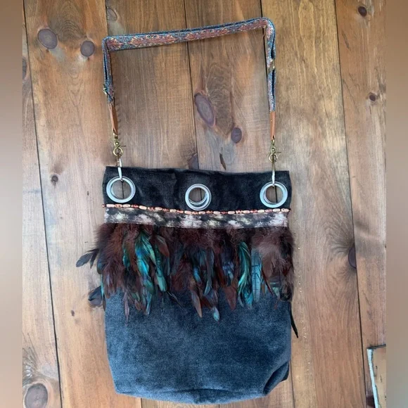 NEW! Hand crafted Large bucket/tote bag with feathers! - Picture 1 of 12